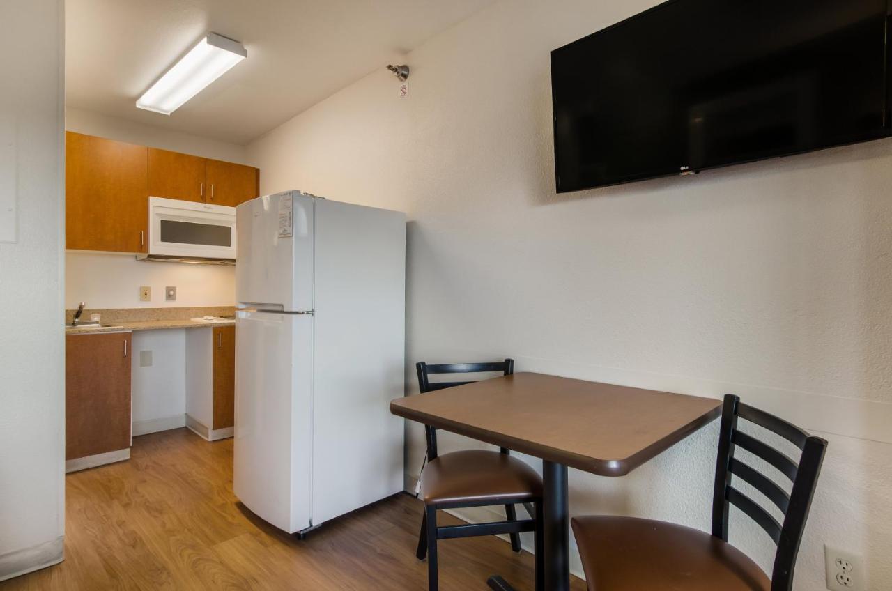 Hometowne Studios By Red Roof Denver - Glendale/ Cherry Creek Экстерьер фото