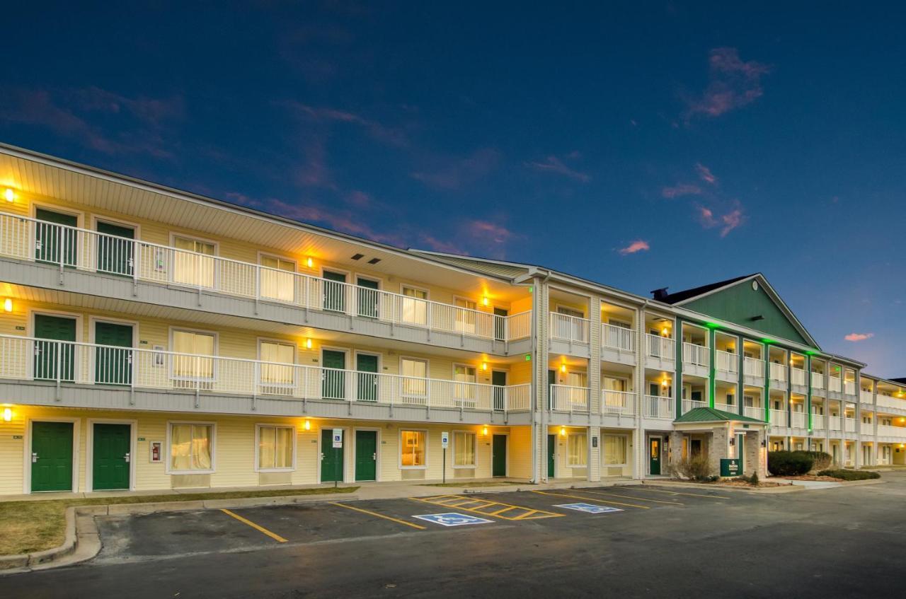 Hometowne Studios By Red Roof Denver - Glendale/ Cherry Creek Экстерьер фото