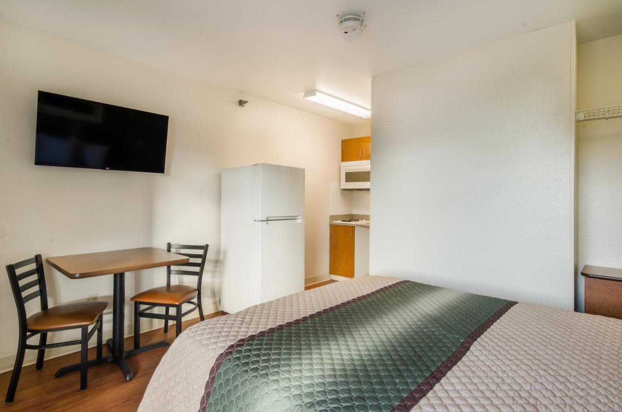 Hometowne Studios By Red Roof Denver - Glendale/ Cherry Creek Экстерьер фото