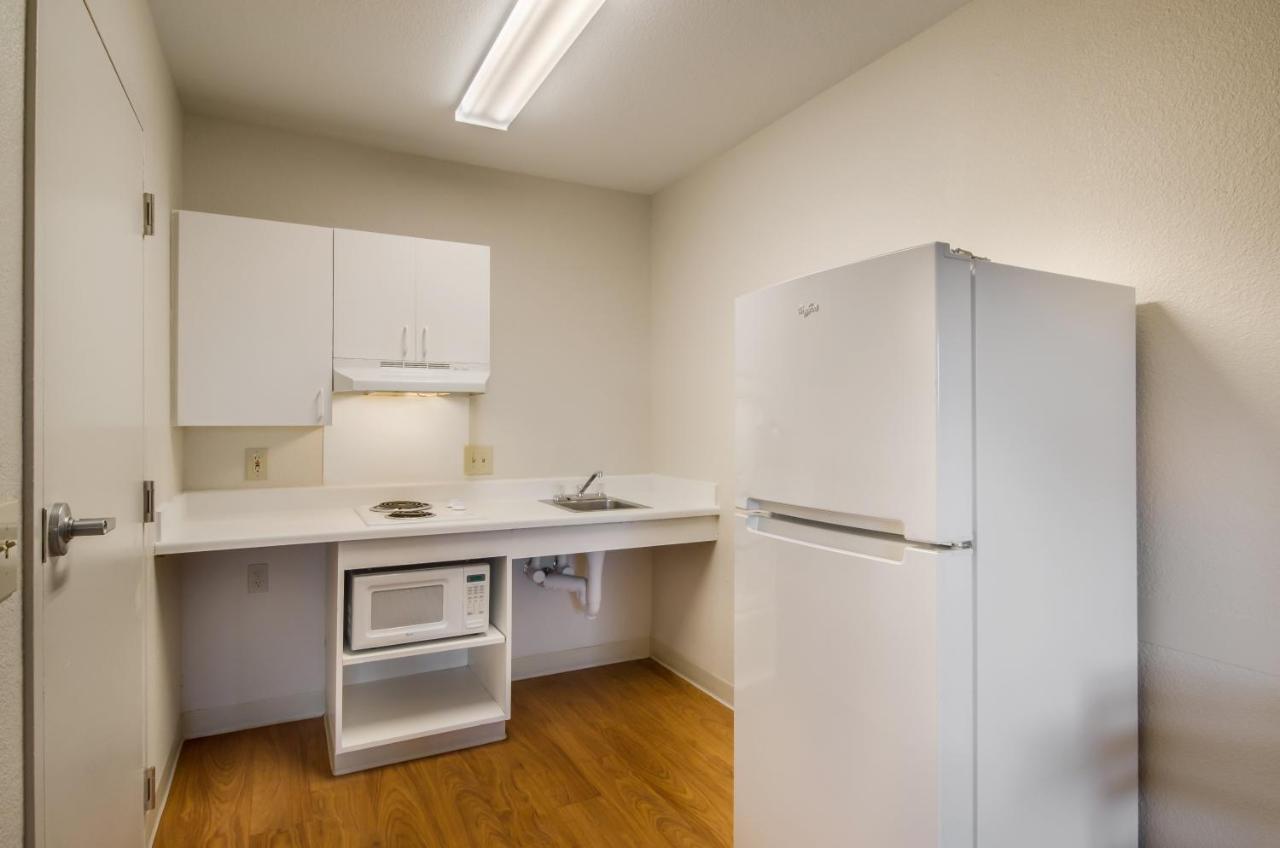Hometowne Studios By Red Roof Denver - Glendale/ Cherry Creek Экстерьер фото