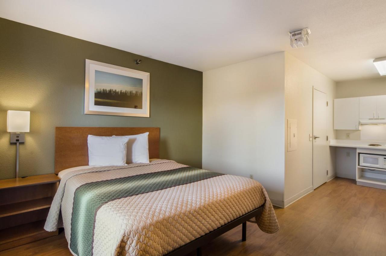 Hometowne Studios By Red Roof Denver - Glendale/ Cherry Creek Экстерьер фото