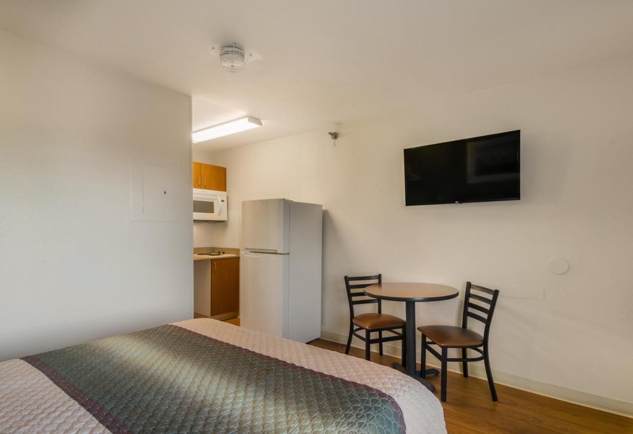 Hometowne Studios By Red Roof Denver - Glendale/ Cherry Creek Экстерьер фото