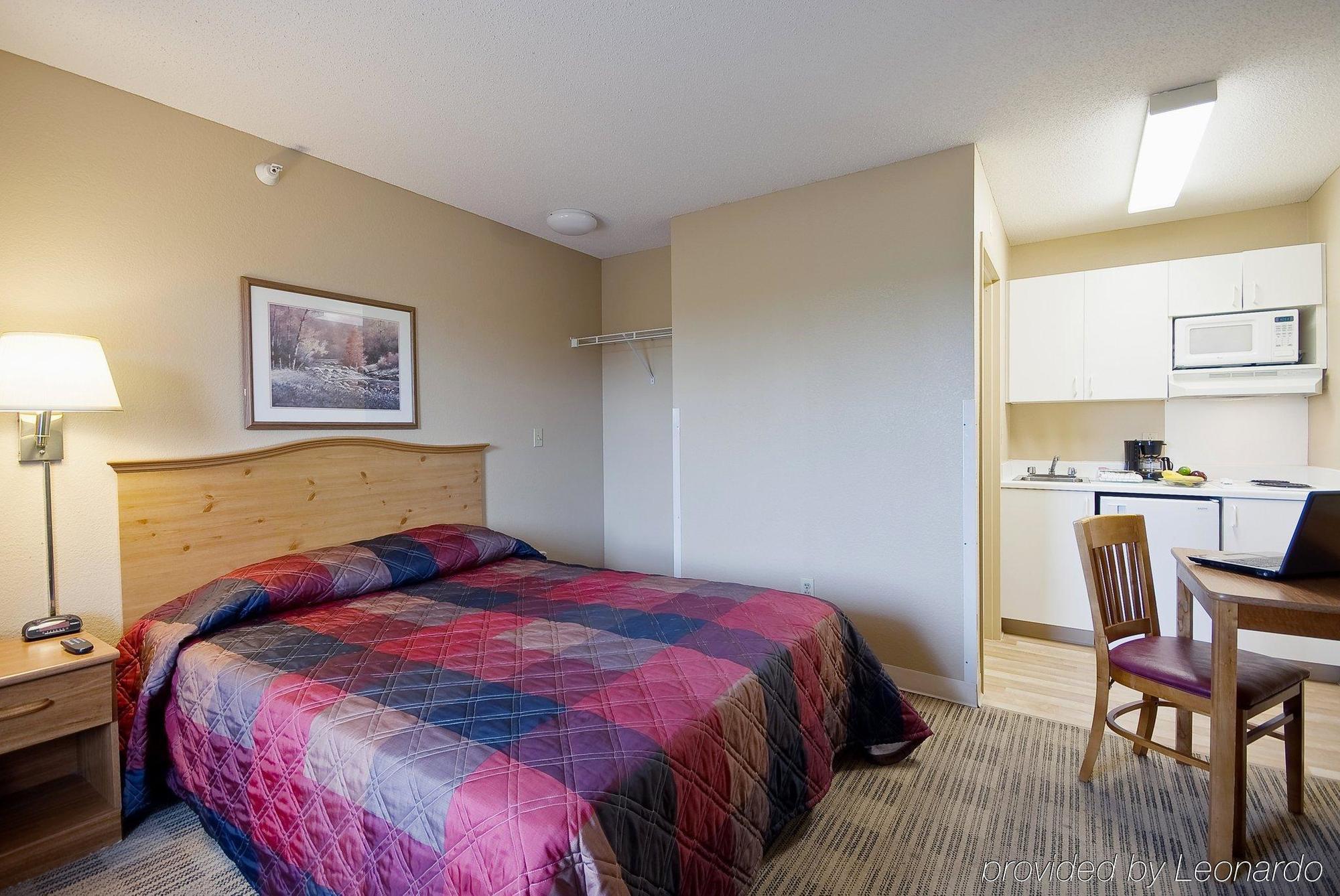 Hometowne Studios By Red Roof Denver - Glendale/ Cherry Creek Экстерьер фото