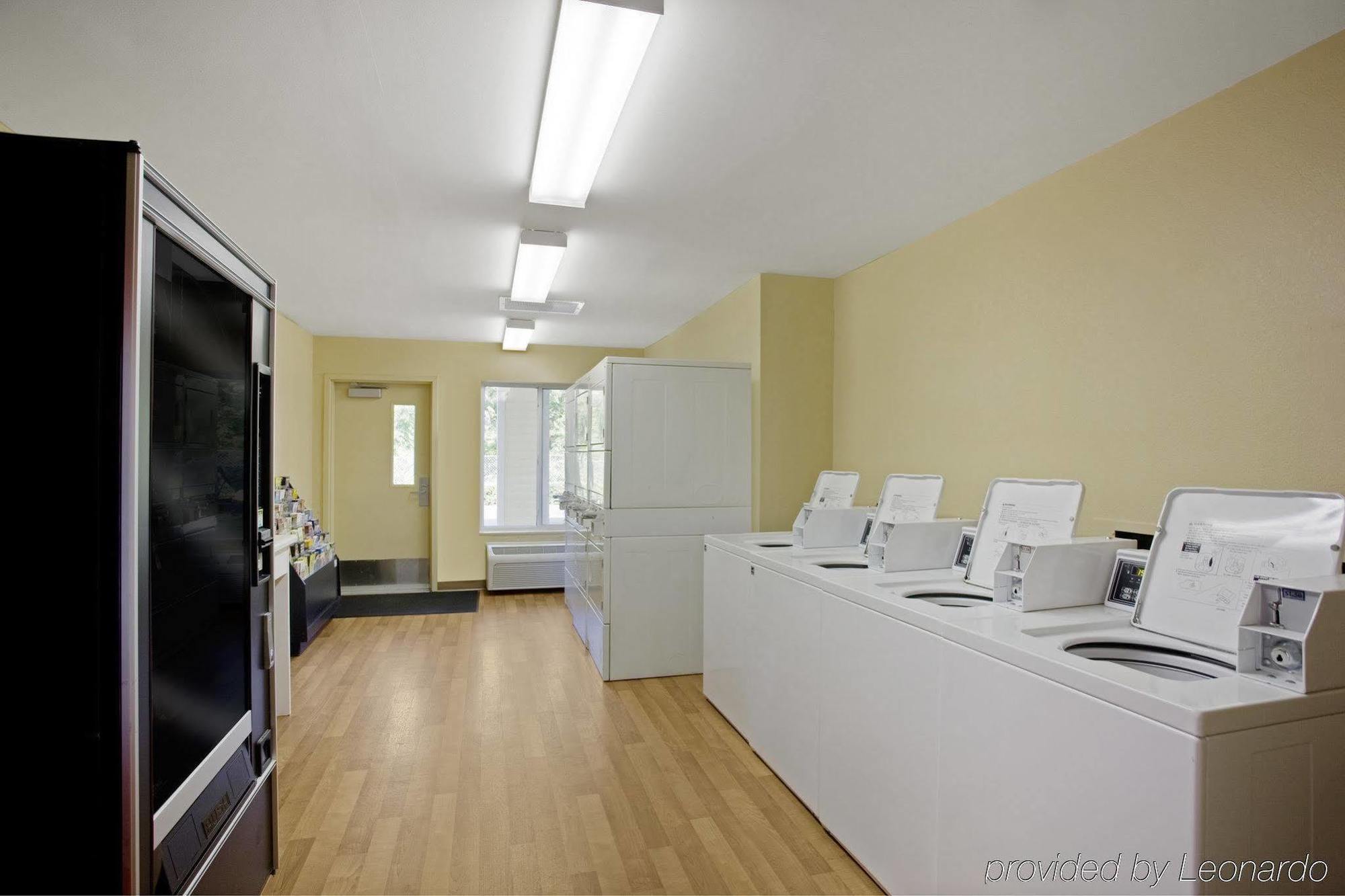Hometowne Studios By Red Roof Denver - Glendale/ Cherry Creek Экстерьер фото